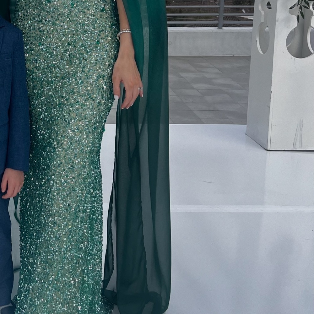 Stunning Emerald Green Prom Dress - Picture 2 of 5